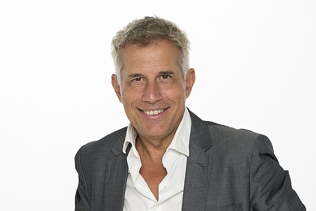 Ignacio Elguero/RNE y el largometraje Pan de limón con semillas de amapola, Premios Liber 2022 - 1, Foto 1