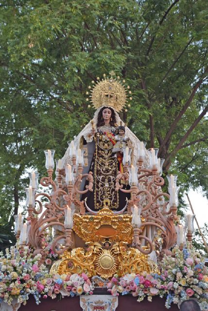 El Carmen de San Leandro se cita con su barrio sevillano en una tarde de fervor popular - 3, Foto 3