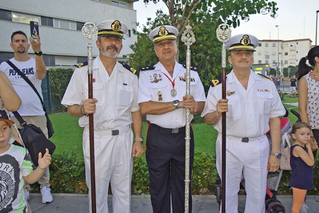 El Carmen de San Leandro se cita con su barrio sevillano en una tarde de fervor popular - 4, Foto 4
