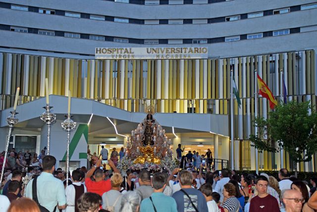 El Carmen de San Leandro se cita con su barrio sevillano en una tarde de fervor popular - 5, Foto 5