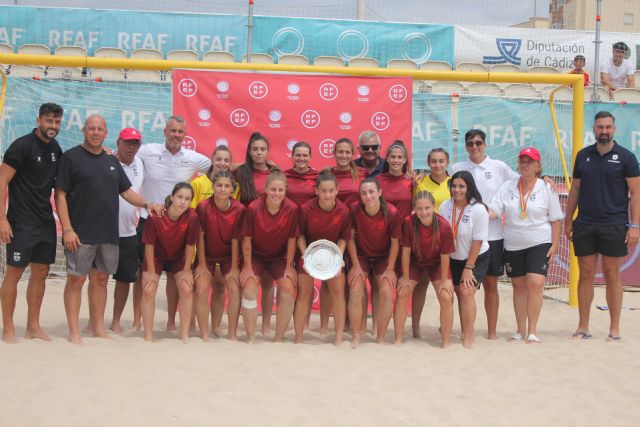 La sub-17 femenina de fútbol playa cierra la temporada con un nuevo título de campeona de España - 1, Foto 1