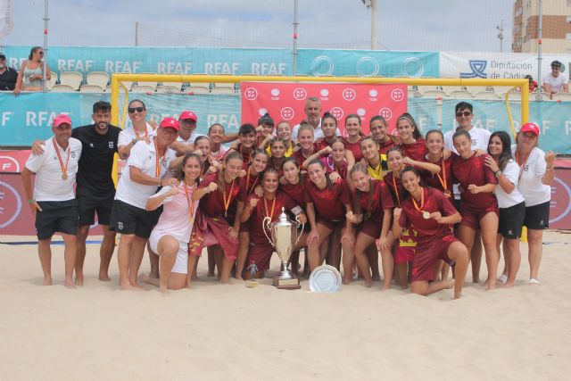 La sub-17 femenina de fútbol playa cierra la temporada con un nuevo título de campeona de España - 2, Foto 2