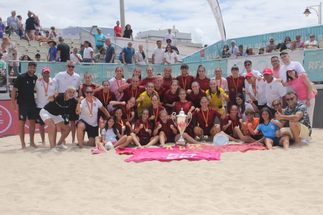 La sub-17 femenina de fútbol playa cierra la temporada con un nuevo título de campeona de España - 3, Foto 3