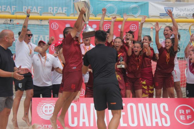 La sub-17 femenina de fútbol playa cierra la temporada con un nuevo título de campeona de España - 5, Foto 5