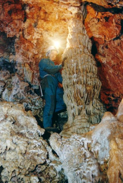 La Comunidad instala un vallado de protección en la Cueva de La Matea de Sierra Espu&ntilde;a - 2, Foto 2