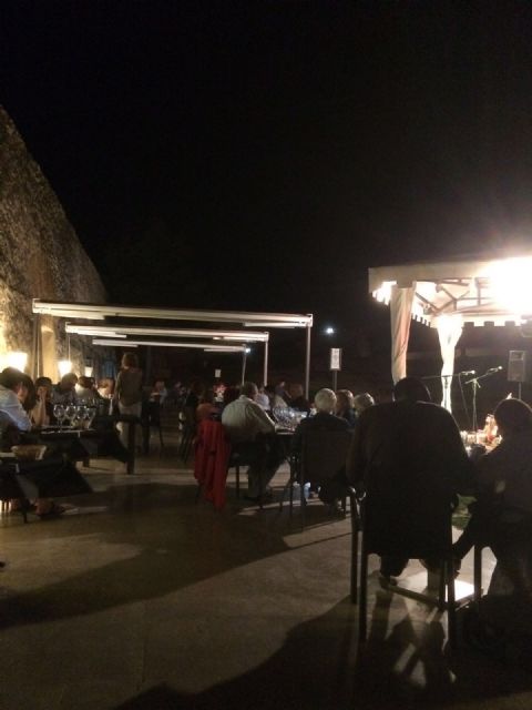 Éxito de la noche de Perseidas y poesía en la Fortaleza del Sol con un lleno absoluto - 1, Foto 1