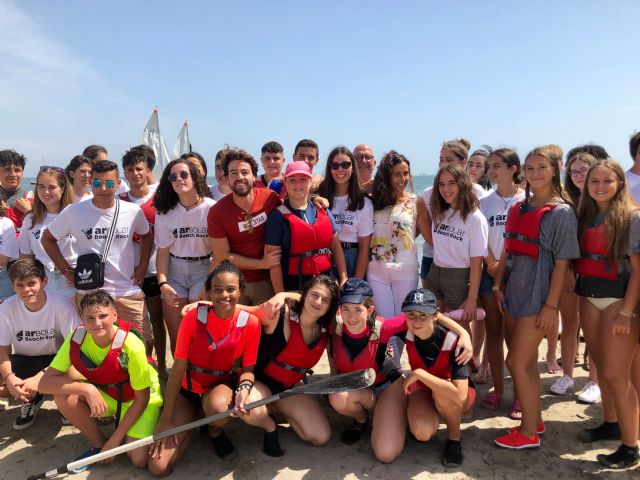 Unos 70 jóvenes participan en el campamen to de verano ´Arbolar Beach Rock´ de Los Urrutias - 1, Foto 1