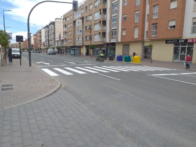 El Ayuntamiento llevará a cabo trabajos de mejora de la señalización horizontal de la Avenida Juan Carlos I - 1, Foto 1