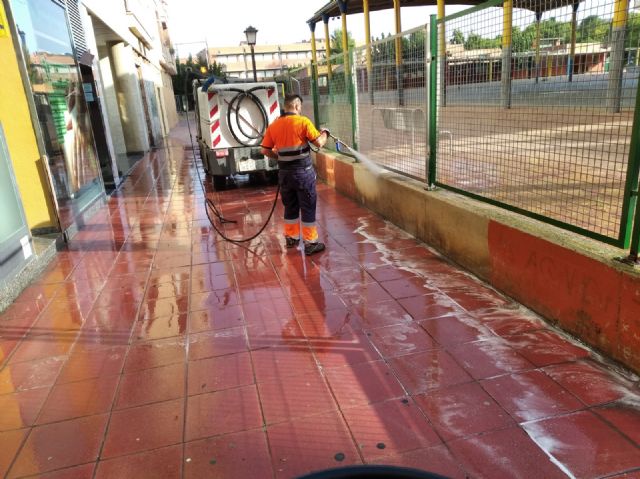 El Ayuntamiento de Molina de Segura incrementa las tareas de limpieza y desinfección de las zonas del municipio más sensibles y de máxima afluencia - 2, Foto 2