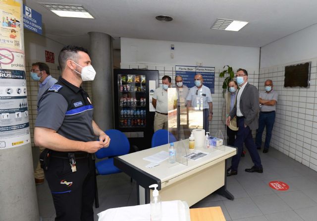 Ballesta hace un llamamiento a la serenidad, la tranquilidad y la calma porque estamos haciendo un seguimiento exhaustivo de los casos del municipio - 2, Foto 2