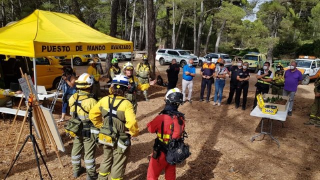    [La Unidad Militar de Emergencias y operativos adscritos al Plan Infomur entrenan en Sierra Espuña para luchar contra posibles incendios forestales, Foto 1