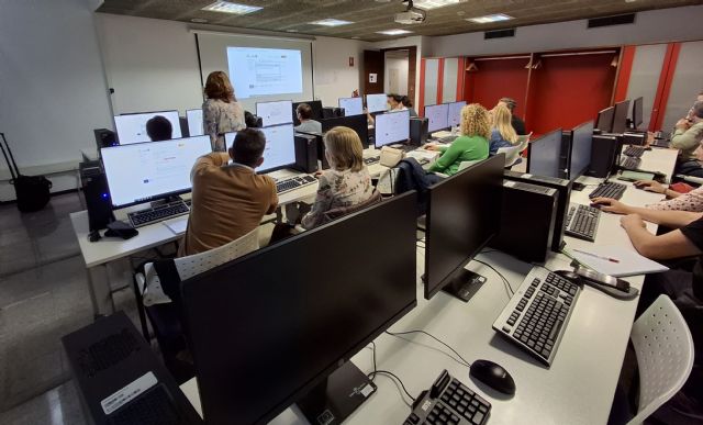 Los empleados públicos podrán hacer los exámenes para acreditar sus competencias también en Lorca y Caravaca de la Cruz - 1, Foto 1