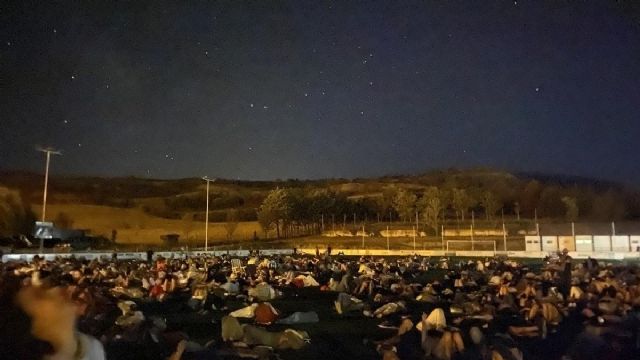 Física Society logra un ‘hito regional’ al congregar a 300 personas en total para ver las ‘Perseidas’ en tres días consecutivos - 2, Foto 2