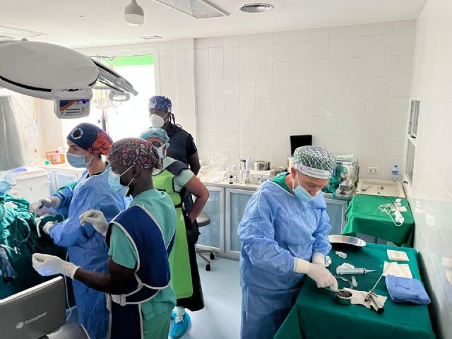 Vithas y Surg for All llevan atención urológica especializada a decenas de pacientes sin recursos en África - 2, Foto 2
