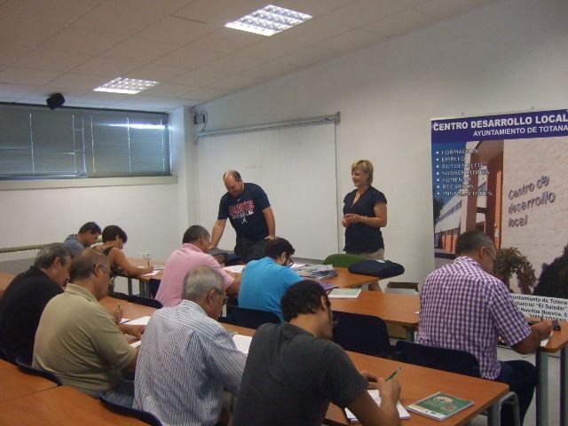 Two training courses for pesticide treatments and qualified Fitosanitarios basic level are opened, Foto 2
