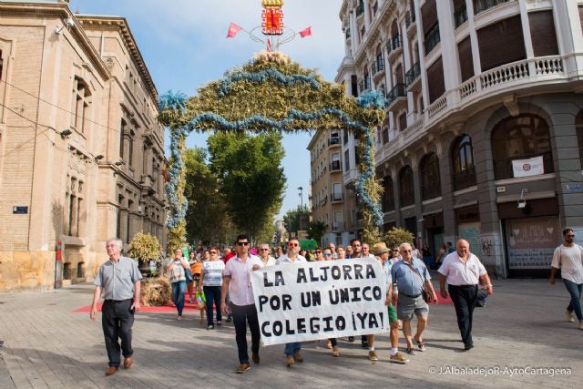 El presidente regional no recibe a los padres y al Gobierno municipal, quienes han reclamado a la CARM el necesario colegio de La Aljorra - 1, Foto 1