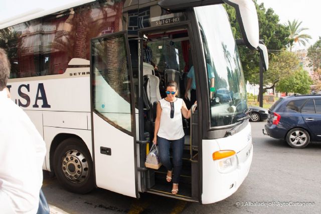 El presidente regional no recibe a los padres y al Gobierno municipal, quienes han reclamado a la CARM el necesario colegio de La Aljorra - 2, Foto 2