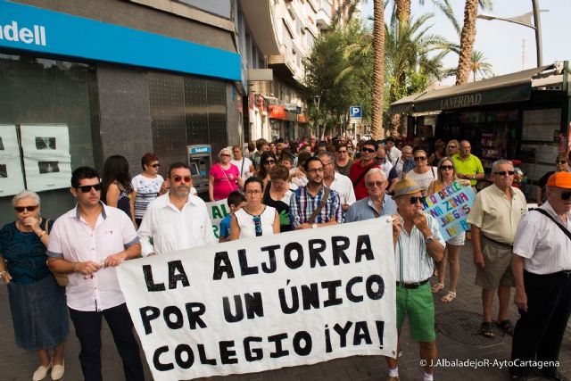 El presidente regional no recibe a los padres y al Gobierno municipal, quienes han reclamado a la CARM el necesario colegio de La Aljorra - 3, Foto 3