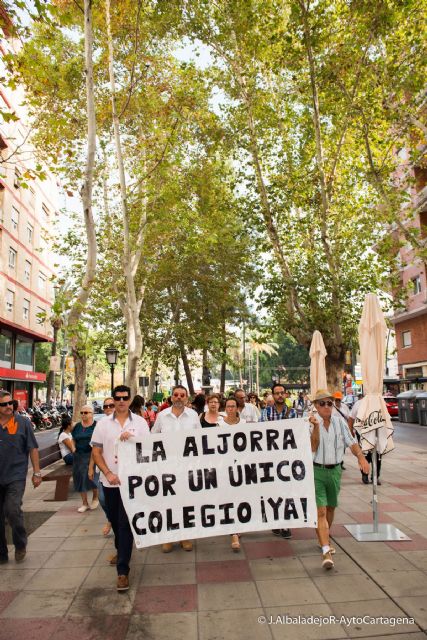 El presidente regional no recibe a los padres y al Gobierno municipal, quienes han reclamado a la CARM el necesario colegio de La Aljorra - 4, Foto 4