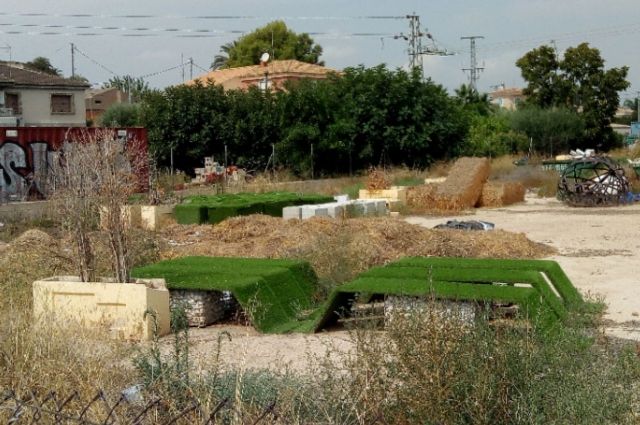 Ahora Murcia denuncia que la inversión de hace solo 1 año de miles de euros en mobiliario urbano en la Plaza Romea haya acabado en un solar - 4, Foto 4