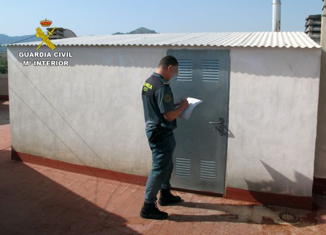 La Guardia Civil detiene/investiga a dos personas por la captura y posesión ilícita de jilgueros - 1, Foto 1