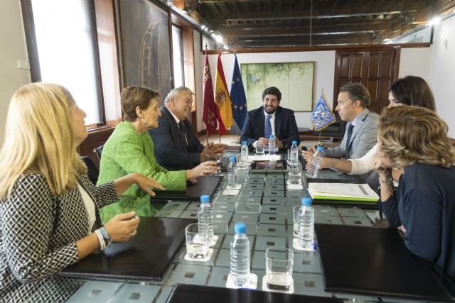 Fernando López Miras recibe al presidente del Paso Azul de Lorca y miembros de la junta directiva de esta cofradía - 1, Foto 1