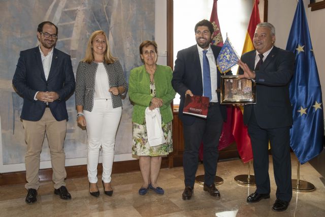 Fernando López Miras recibe al presidente del Paso Azul de Lorca y miembros de la junta directiva de esta cofradía - 3, Foto 3