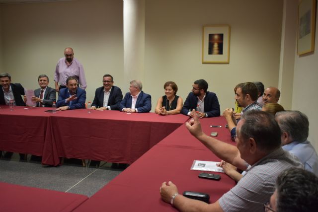 El ministro José Luis Ábalos se reúne con los afectados por la devolución de las ayudas del terremoto de Lorca - 1, Foto 1