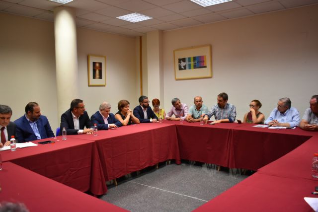 El ministro José Luis Ábalos se reúne con los afectados por la devolución de las ayudas del terremoto de Lorca - 2, Foto 2