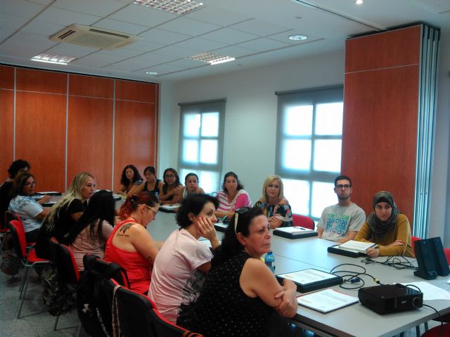 AFAMMER imparte un curso de atención sociosanitaria para personas dependientes en instituciones sociales - 2, Foto 2