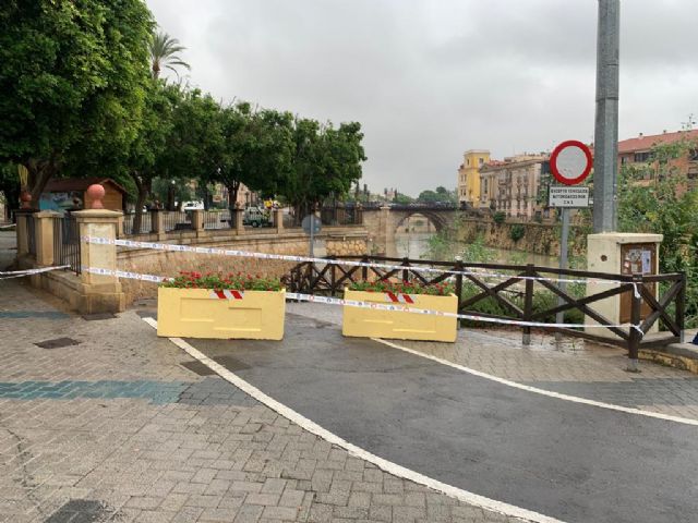 Cerrados los accesos del tramo urbano del río - 1, Foto 1