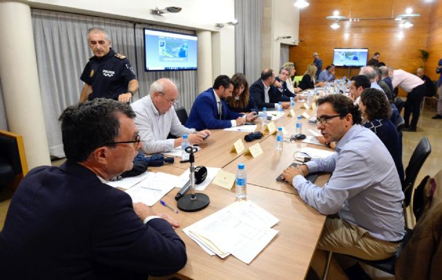 El Ayuntamiento trabaja en la evacuación de los vecinos de las zonas de riesgo de Alquerías, El Raal, Santa Cruz y Zeneta - 2, Foto 2