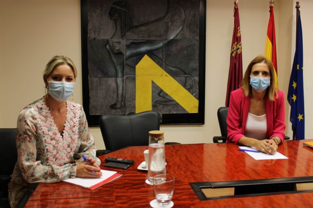 Martínez Vidal recibe a la alcaldesa de Fortuna para dar a conocer las ayudas puestas en marcha con motivo de la pandemia - 2, Foto 2