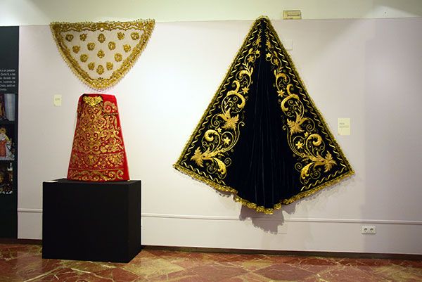 El Círculo Mercantil e Industrial de Sevilla inauguró este viernes la primera exposición de su Curso Cultural 2021/2022 - 1, Foto 1