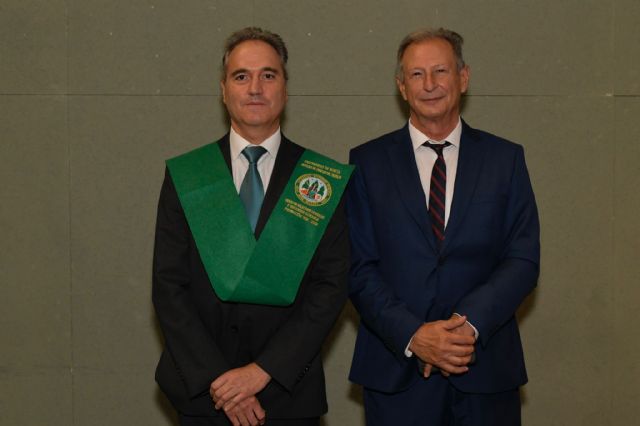 Los graduados de la VIII Promoción de Relaciones Laborales de la UMU nombran Becario de Honor al gerente del Colegio de Graduados Sociales de la Región de Murcia - 1, Foto 1