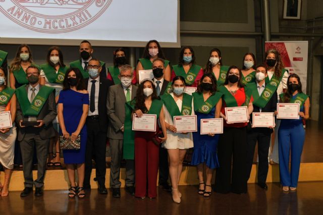 Los graduados de la VIII Promoción de Relaciones Laborales de la UMU nombran Becario de Honor al gerente del Colegio de Graduados Sociales de la Región de Murcia - 2, Foto 2