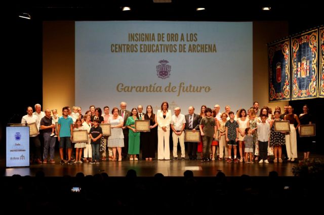 Archena celebra 560 años de historia homenajeando a sus centros educativos y al exguardia civil Julián Sánchez Sánchez, primer fallecido por COVID19 en Archena - 1, Foto 1