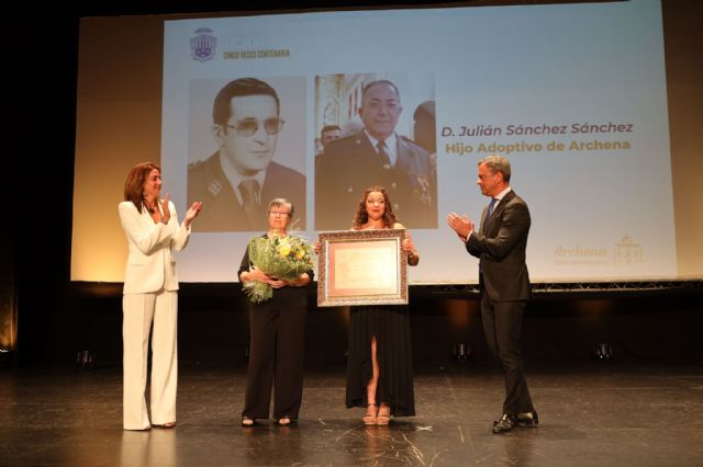 Archena celebra 560 años de historia homenajeando a sus centros educativos y al exguardia civil Julián Sánchez Sánchez, primer fallecido por COVID19 en Archena - 2, Foto 2