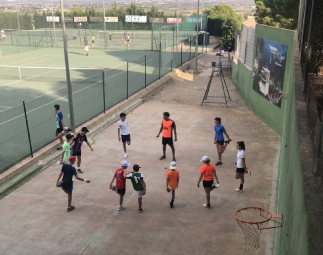 Arranca la escuela de tenis en el club de tenis Totana, Foto 4