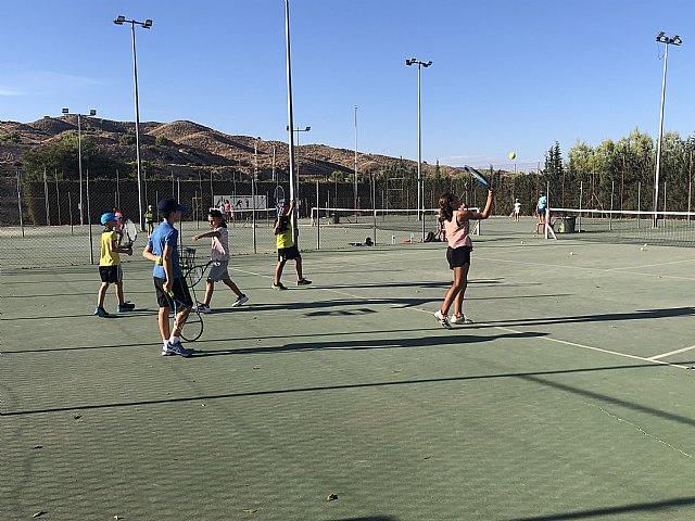 Arranca la escuela de tenis en el club de tenis Totana, Foto 7