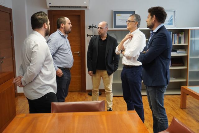 La consejería de Sanidad no responde a las demandas de los vecinos de Los Alcázares durante una reunión mantenida con el alcalde - 2, Foto 2