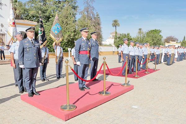 El coronel Javier Elvira Serrano ha sustituido al coronel Alejandro Zamorano Bueno como jefe de la Maestranza aérea de Sevilla - 1, Foto 1