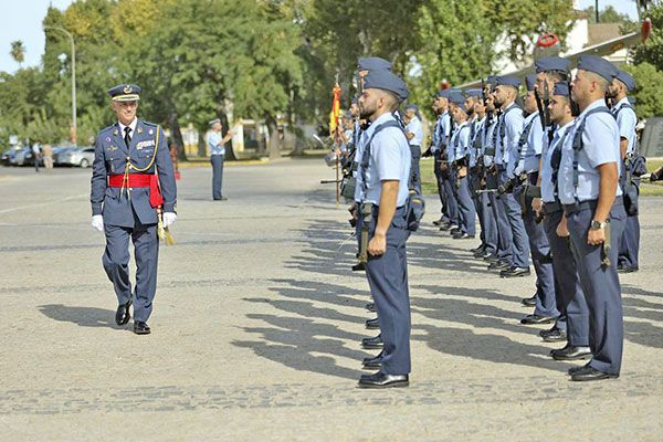El coronel Javier Elvira Serrano ha sustituido al coronel Alejandro Zamorano Bueno como jefe de la Maestranza aérea de Sevilla - 2, Foto 2