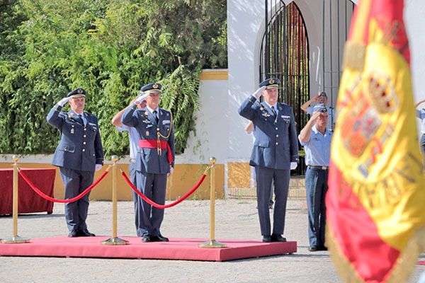 El coronel Javier Elvira Serrano ha sustituido al coronel Alejandro Zamorano Bueno como jefe de la Maestranza aérea de Sevilla - 4, Foto 4