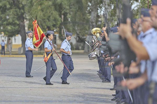 El coronel Javier Elvira Serrano ha sustituido al coronel Alejandro Zamorano Bueno como jefe de la Maestranza aérea de Sevilla - 5, Foto 5