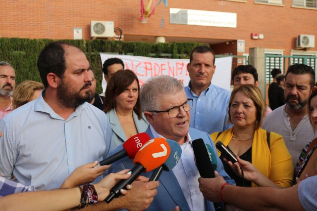 Pepe Vélez: López Miras ha estado más pendiente de mantener su sillón que de atender a los docentes, estudiantes y sus familias - 2, Foto 2