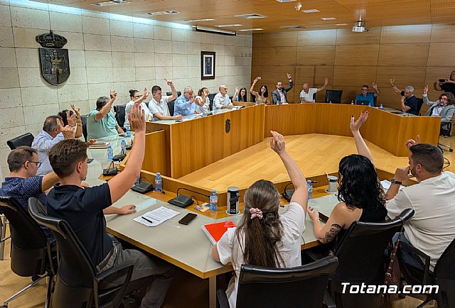 El Pleno acuerda resolver el contrato del Servicio de Limpieza de Interiores en centros e instalaciones municipales, Foto 1