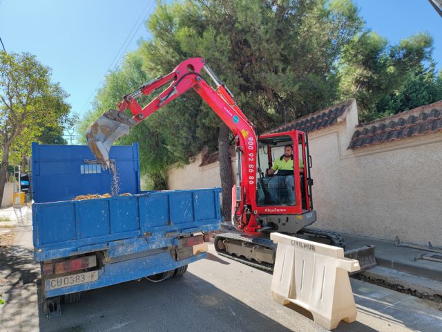 Avanzan a buen ritmo las obras de la segunda fase de instalación de canalizaciones para el soterramiento de la línea aérea de alta tensión del Barrio de Los Vientos - 3, Foto 3