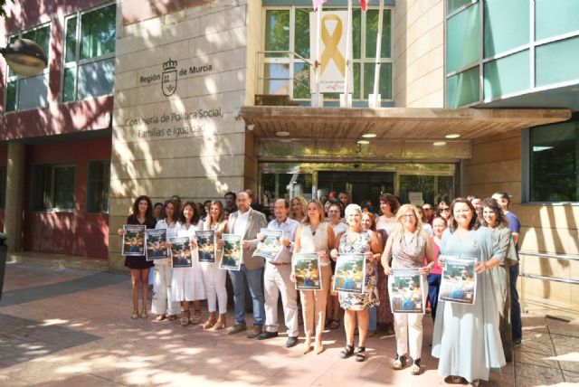 Política Social se suma a la campaña de concienciación del cáncer infantil y exhibe un gran lazo dorado en su fachada - 1, Foto 1