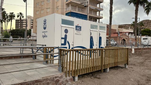 Concluida la instalación de dos módulos de aseos en la Playa de Las Delicias - 2, Foto 2